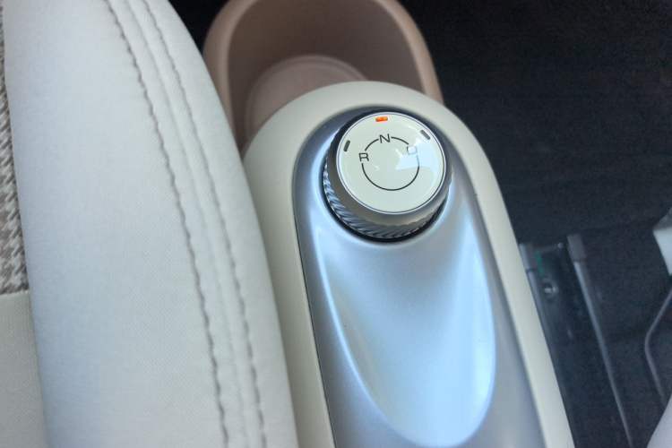 Used Wuling Hongguang MINIEV 2025 Four-Door Version Advanced Edition Gear Lever
