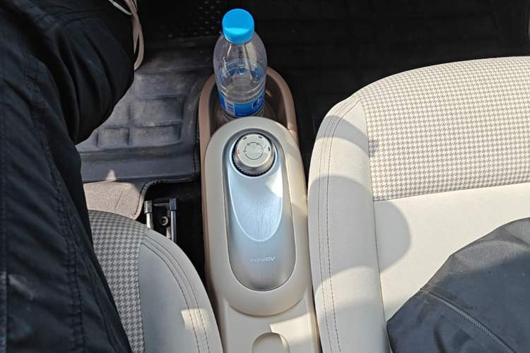 Used Wuling Hongguang MINIEV 2025 Four-Door Version Premium Edition Gear Lever