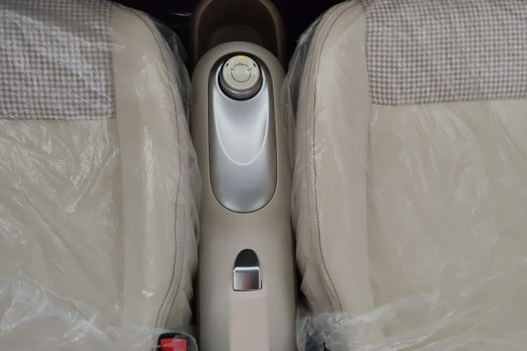 Used Wuling Hongguang MINIEV 2025 Four-Door Version Advanced Edition Gear Lever