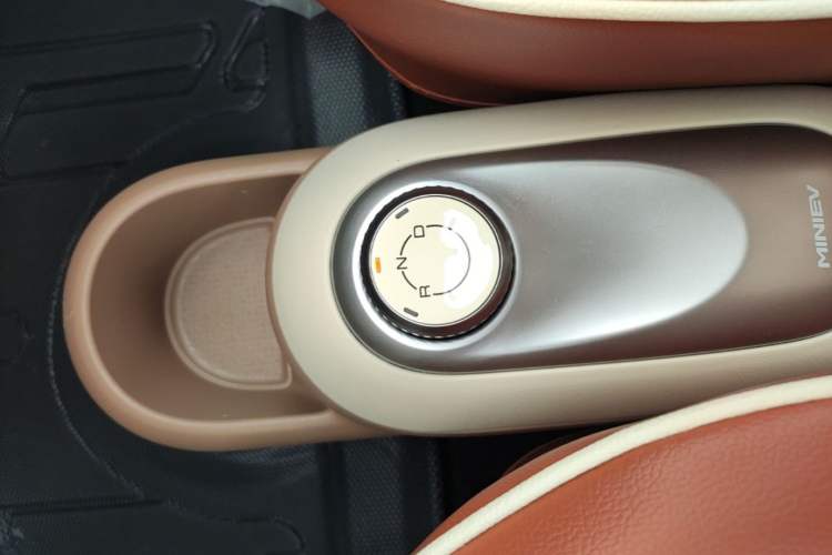 Used Wuling Hongguang MINIEV 2025 Four-Door Version Advanced Edition Gear Lever