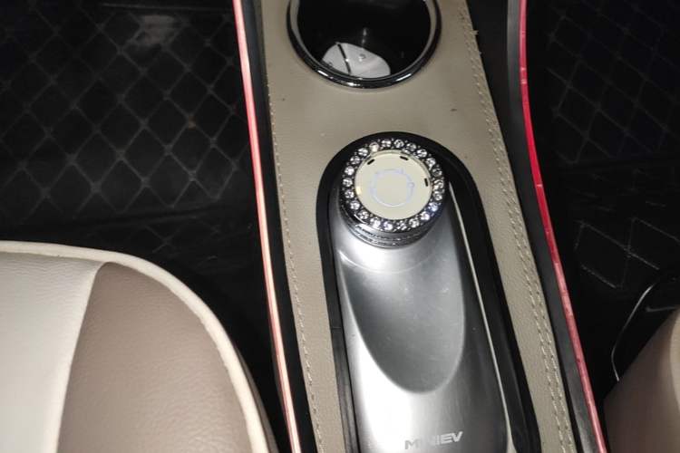 Used Wuling Hongguang MINIEV 2025 Four-Door Version Zhenxiang+ Edition Gear Lever