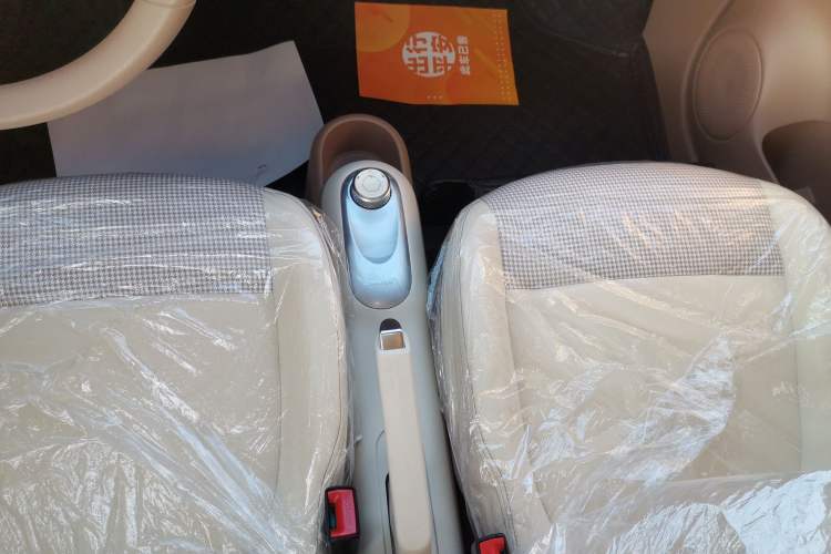 Used Wuling Hongguang MINIEV 2025 Four-Door Version Advanced Edition Gear Lever