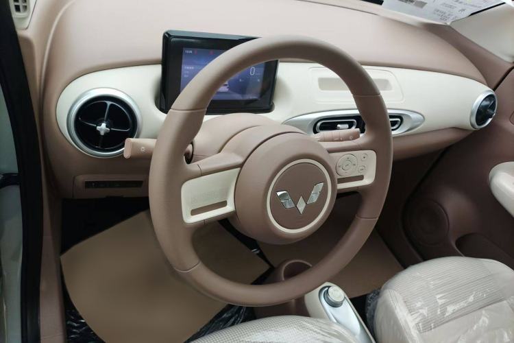 Used Wuling Hongguang MINIEV 2025 Four-Door Version Advanced Edition Interior 1