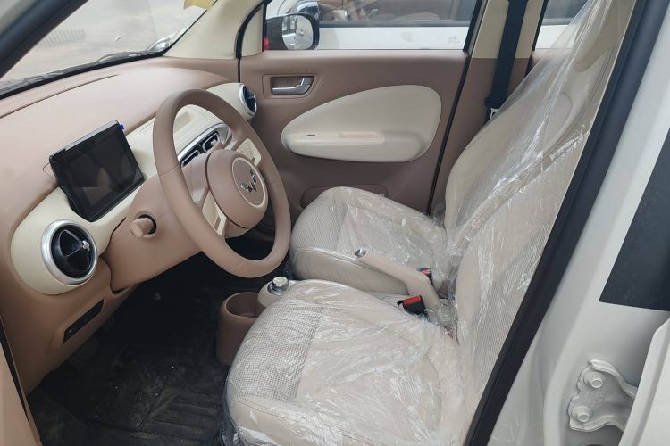 Used Wuling Hongguang MINIEV 2025 Four-Door Version Advanced Edition Interior 1