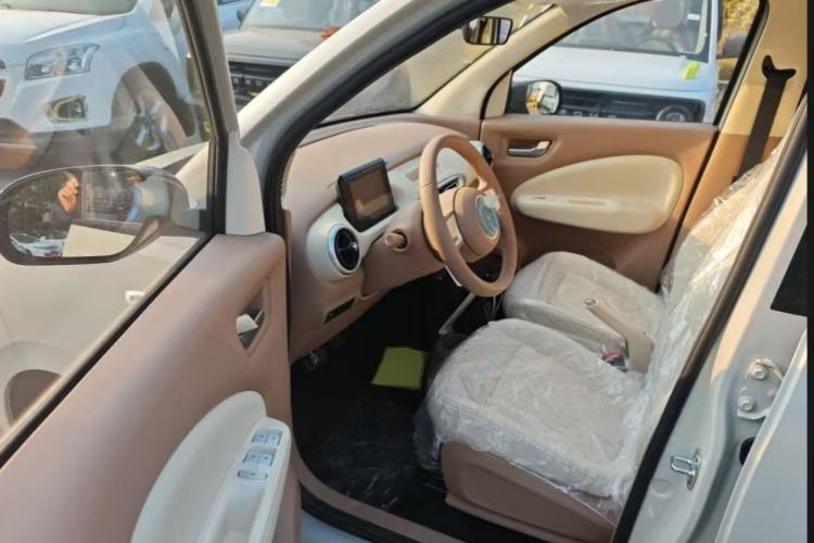 Used Wuling Hongguang MINIEV 2025 Four-Door Version Advanced Edition Interior 1