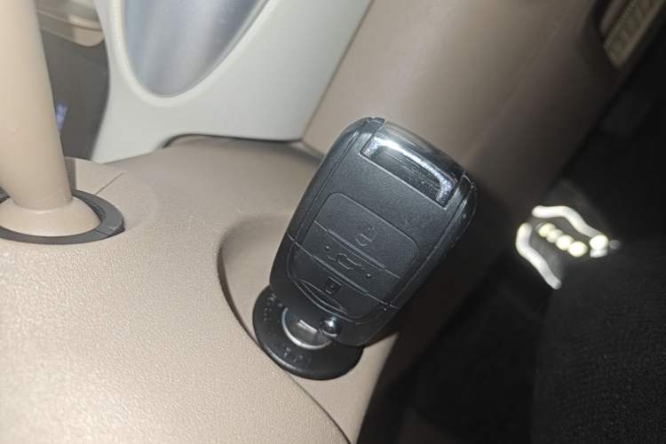 Used Wuling Hongguang MINIEV 2025 Four-Door Version Advanced Edition Interior 1