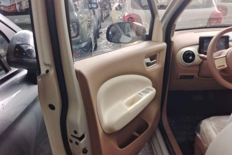 Used Wuling Hongguang MINIEV 2025 Four-Door Version Advanced Edition Interior 11