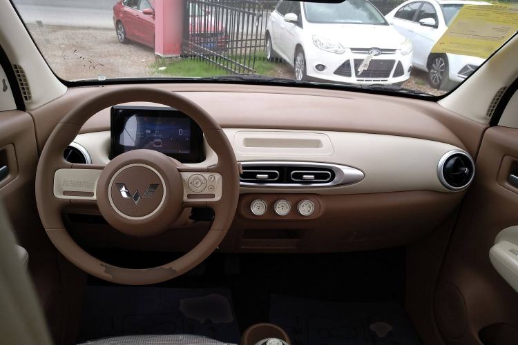 Used Wuling Hongguang MINIEV 2025 Four-Door Version Advanced Edition Interior 2