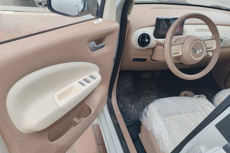Used Wuling Hongguang MINIEV 2025 Four-Door Version Advanced Edition Interior 2