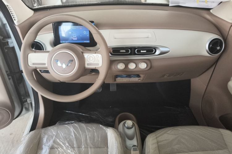 Used Wuling Hongguang MINIEV 2025 Four-Door Version Advanced Edition Interior 2