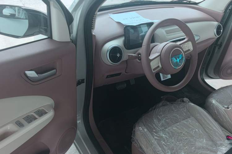 Used Wuling Hongguang MINIEV 2025 Four-Door Version Advanced Edition Interior 2