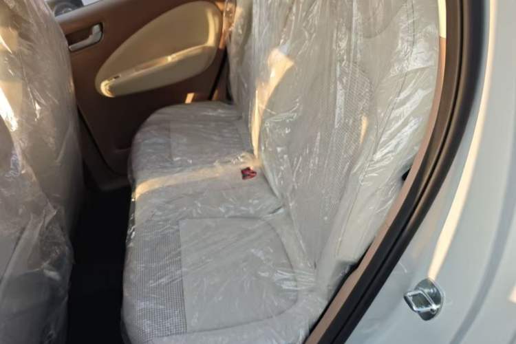 Used Wuling Hongguang MINIEV 2025 Four-Door Version Advanced Edition Interior 2