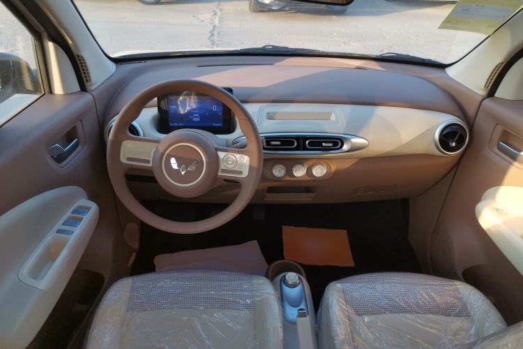 Used Wuling Hongguang MINIEV 2025 Four-Door Version Advanced Edition Interior 2