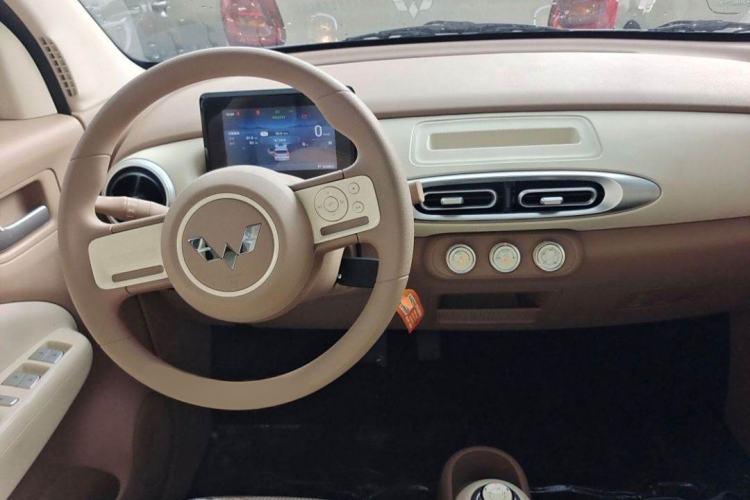 Used Wuling Hongguang MINIEV 2025 Four-Door Version Advanced Edition Interior 2