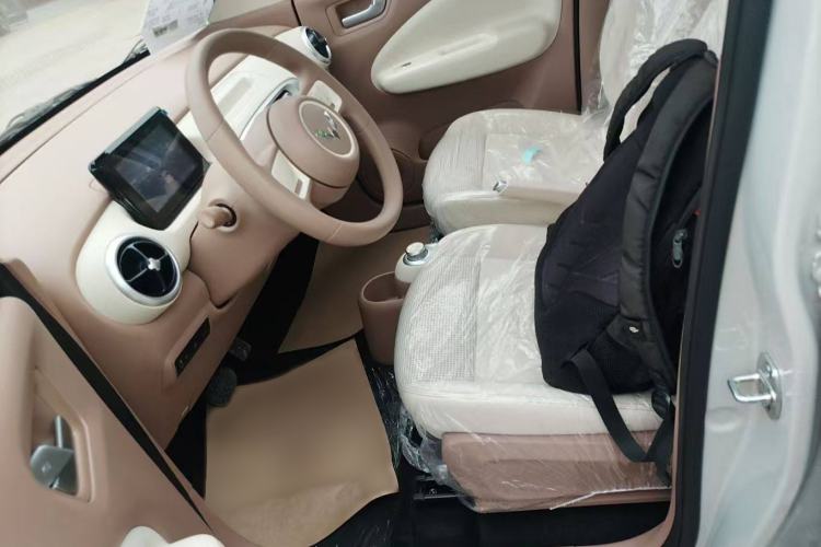 Used Wuling Hongguang MINIEV 2025 Four-Door Version Advanced Edition Interior 3