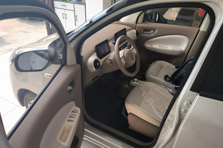 Used Wuling Hongguang MINIEV 2025 Four-Door Version Zhenxiang+ Edition Interior 3