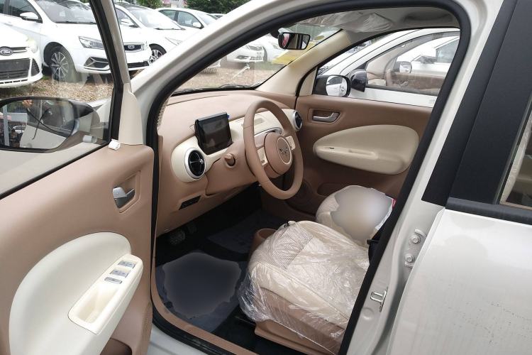 Used Wuling Hongguang MINIEV 2025 Four-Door Version Advanced Edition Interior 3