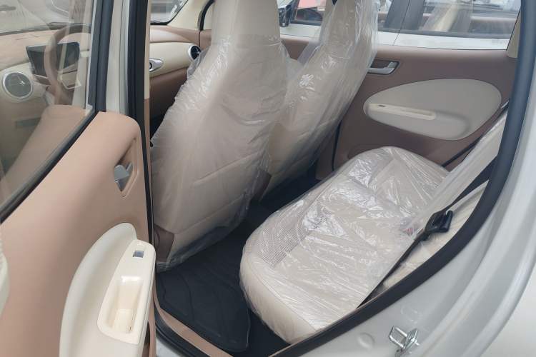 Used Wuling Hongguang MINIEV 2025 Four-Door Version Advanced Edition Interior 3