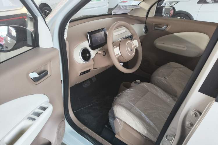 Used Wuling Hongguang MINIEV 2025 Four-Door Version Advanced Edition Interior 3
