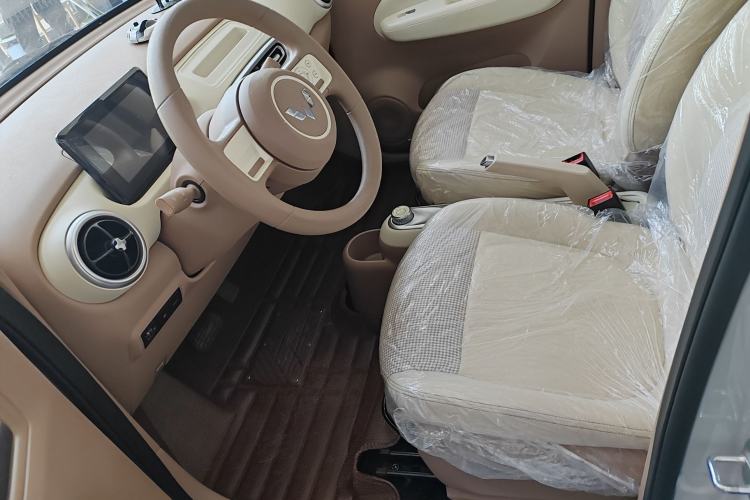 Used Wuling Hongguang MINIEV 2025 Four-Door Version Advanced Edition Interior 3