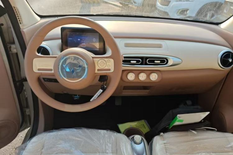 Used Wuling Hongguang MINIEV 2025 Four-Door Version Advanced Edition Interior 3