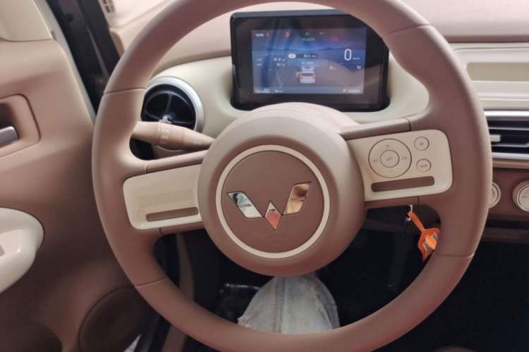 Used Wuling Hongguang MINIEV 2025 Four-Door Version Advanced Edition Interior 3