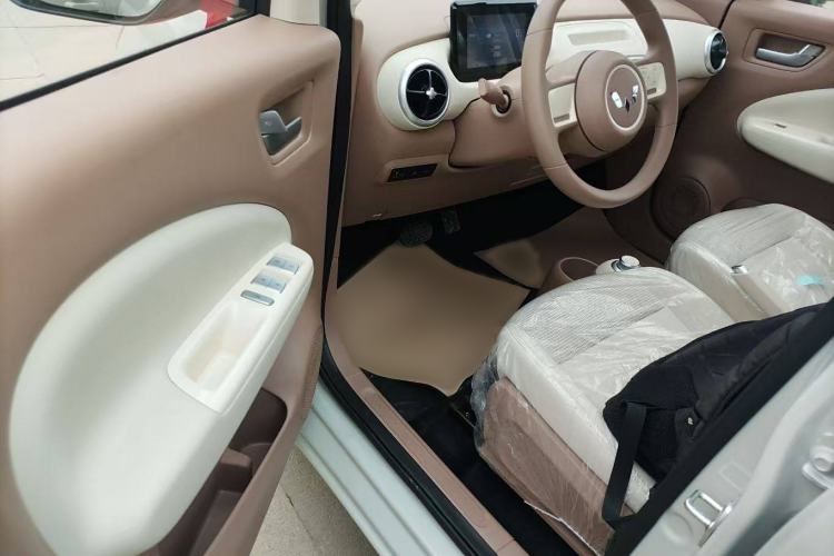 Used Wuling Hongguang MINIEV 2025 Four-Door Version Advanced Edition Interior 4
