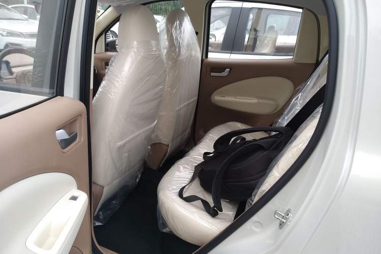 Used Wuling Hongguang MINIEV 2025 Four-Door Version Advanced Edition Interior 4
