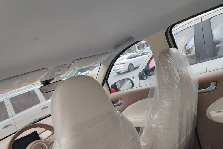 Used Wuling Hongguang MINIEV 2025 Four-Door Version Advanced Edition Interior 4