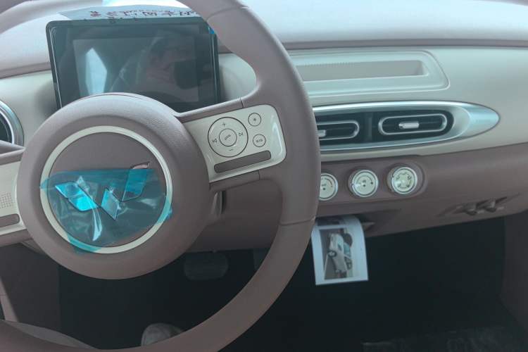 Used Wuling Hongguang MINIEV 2025 Four-Door Version Advanced Edition Interior 4