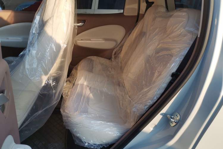 Used Wuling Hongguang MINIEV 2025 Four-Door Version Advanced Edition Interior 4