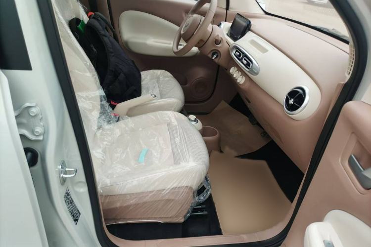 Used Wuling Hongguang MINIEV 2025 Four-Door Version Advanced Edition Interior 5