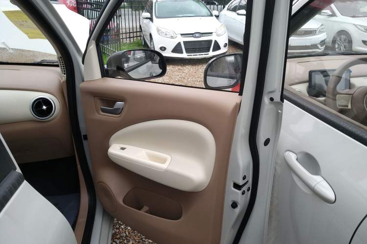 Used Wuling Hongguang MINIEV 2025 Four-Door Version Advanced Edition Interior 5