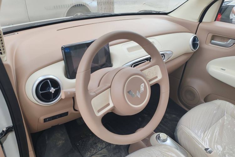 Used Wuling Hongguang MINIEV 2025 Four-Door Version Advanced Edition Interior 5