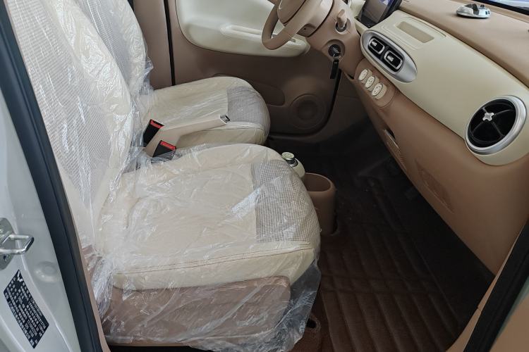 Used Wuling Hongguang MINIEV 2025 Four-Door Version Advanced Edition Interior 5