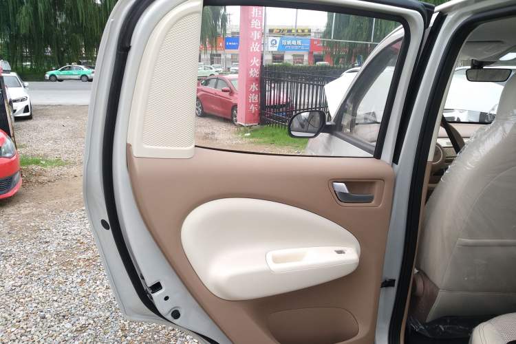 Used Wuling Hongguang MINIEV 2025 Four-Door Version Advanced Edition Interior 8