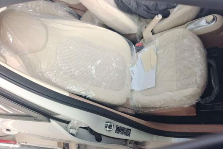 Used Wuling Hongguang MINIEV 2025 Four-Door Version Advanced Edition Interior 8