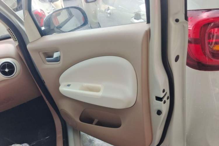 Used Wuling Hongguang MINIEV 2025 Four-Door Version Advanced Edition Interior 9