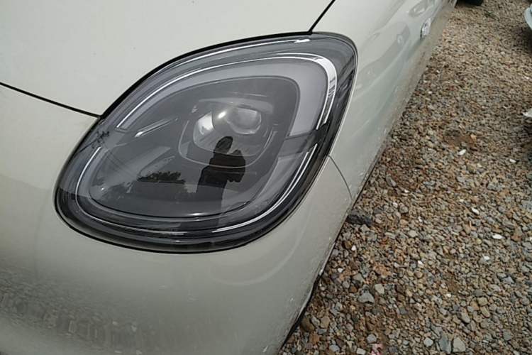 Used Wuling Hongguang MINIEV 2025 Four-Door Version Advanced Edition Left Front Headlight