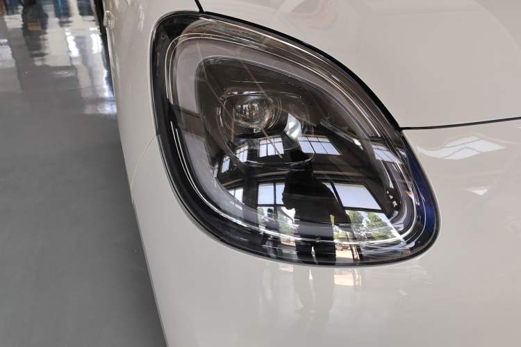 Used Wuling Hongguang MINIEV 2025 Four-Door Version Advanced Edition Left Front Headlight