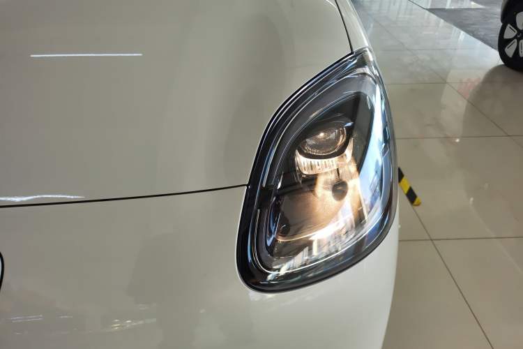 Used Wuling Hongguang MINIEV 2025 Four-Door Version Advanced Edition Left Front Headlight