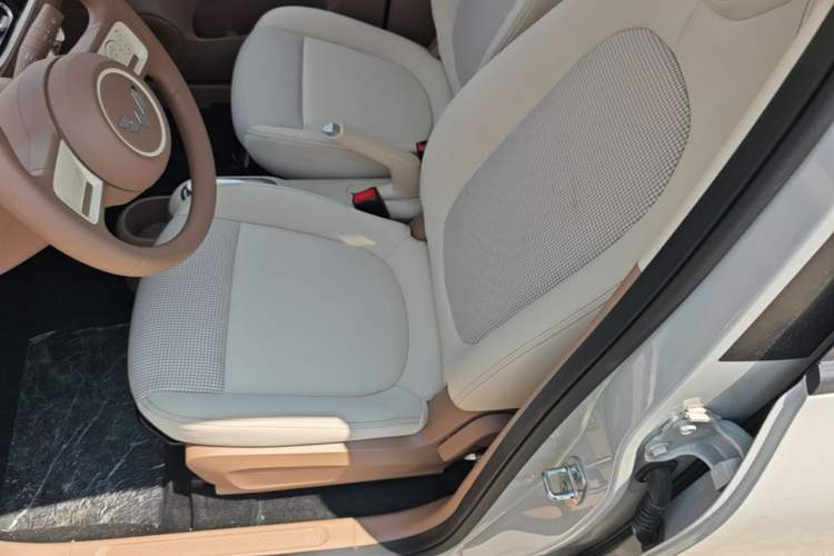 Used Wuling Hongguang MINIEV 2025 Four-Door Version Advanced Edition Left Front Seat