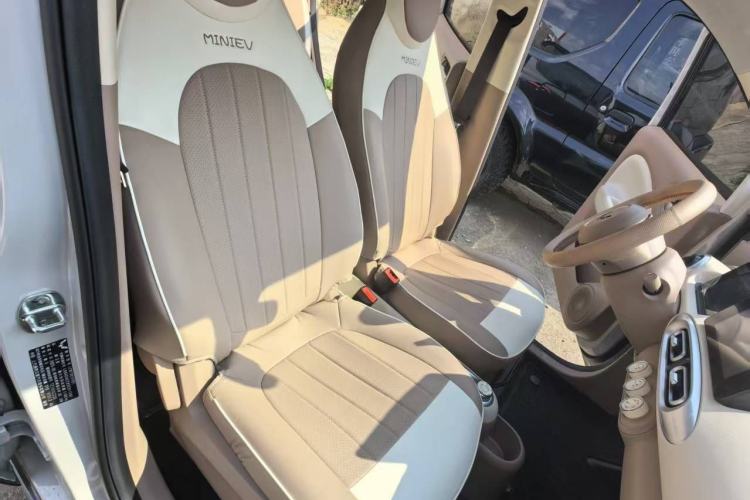 Used Wuling Hongguang MINIEV 2025 Four-Door Version Premium Edition Left Front Seat