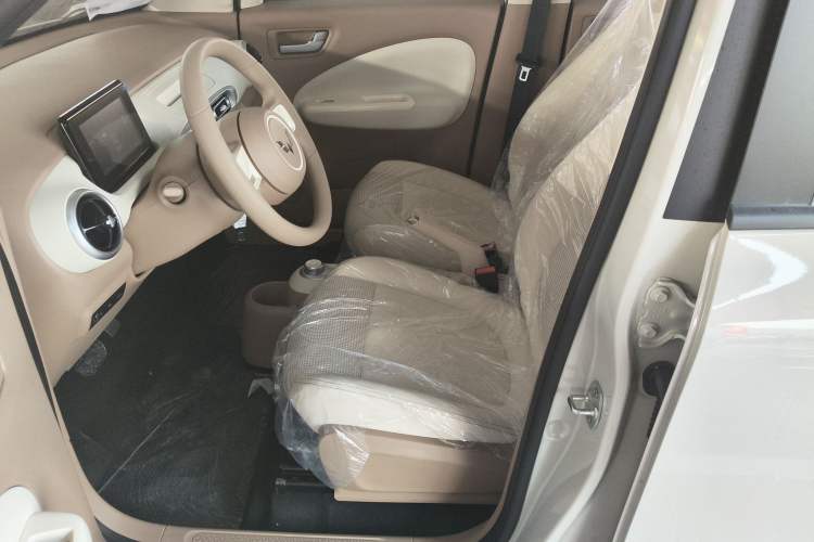 Used Wuling Hongguang MINIEV 2025 Four-Door Version Advanced Edition Left Front Seat