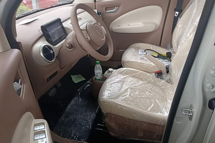 Used Wuling Hongguang MINIEV 2025 Four-Door Version Advanced Edition Left Front Seat