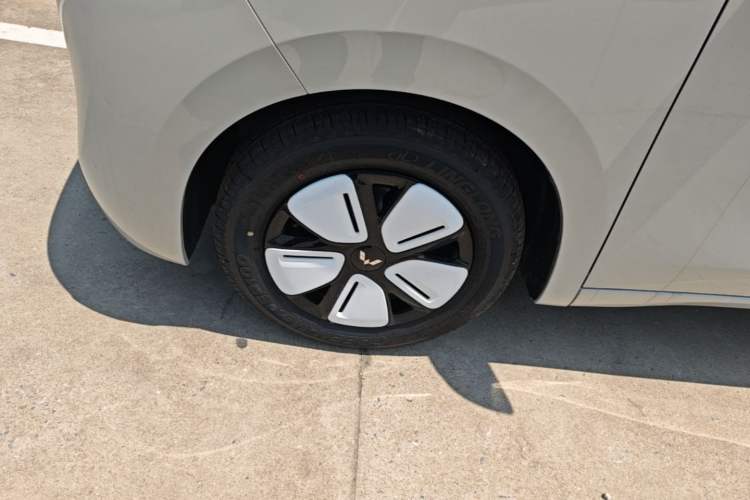 Used Wuling Hongguang MINIEV 2025 Four-Door Version Advanced Edition Left Front Wheel Hub