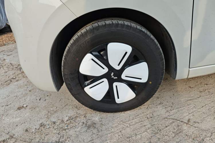 Used Wuling Hongguang MINIEV 2025 Four-Door Version Advanced Edition Left Front Wheel Hub
