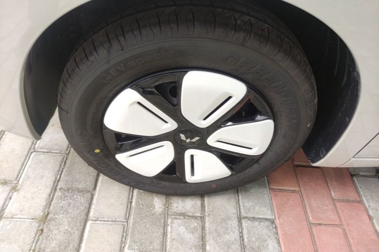 Used Wuling Hongguang MINIEV 2025 Four-Door Version Advanced Edition Left Front Wheel Hub