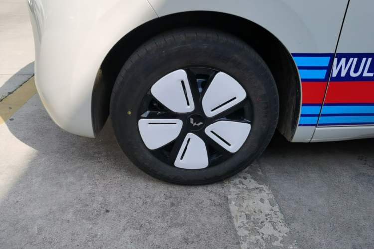 Used Wuling Hongguang MINIEV 2025 Four-Door Version Advanced Edition Left Front Wheel Hub