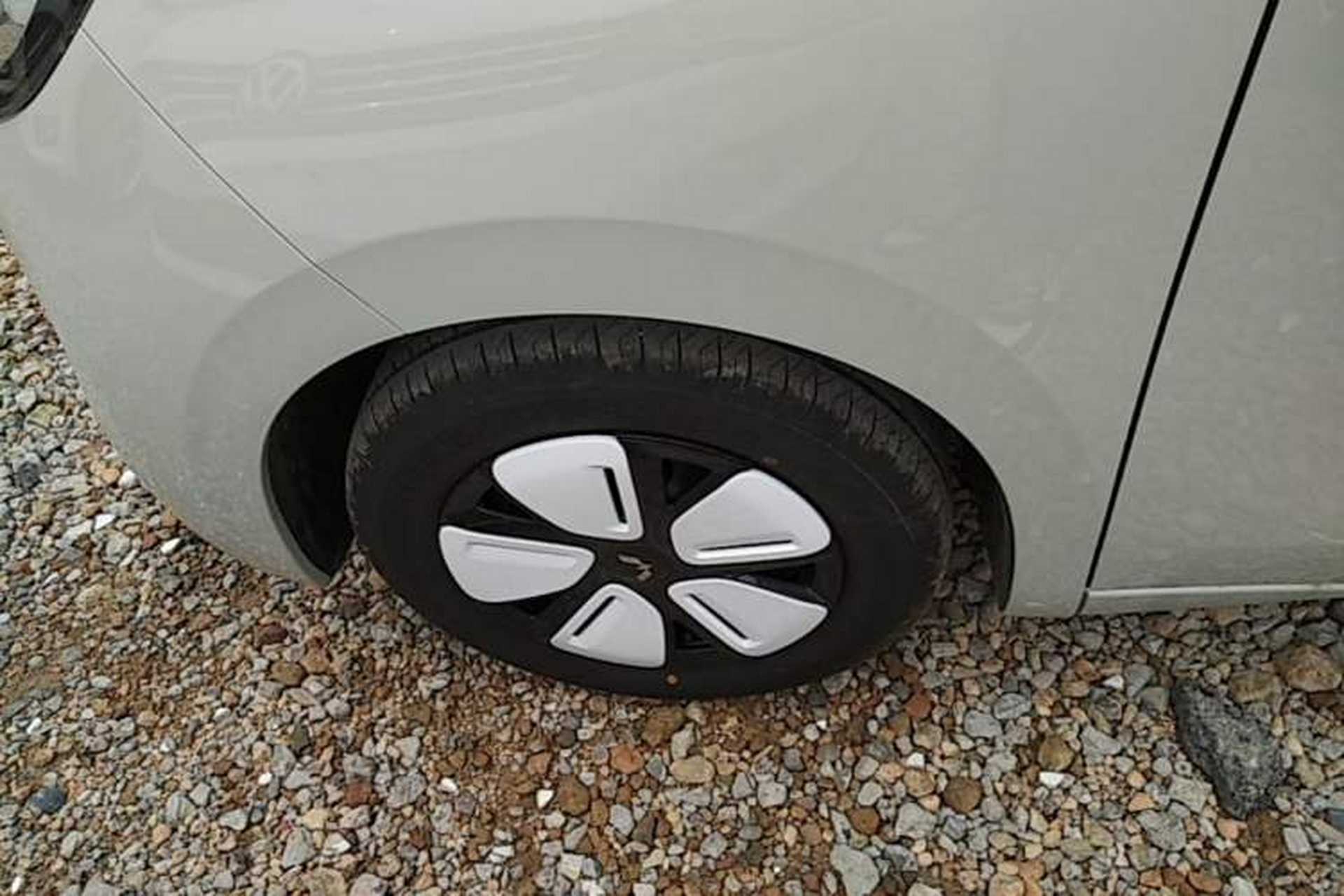 Used Wuling Hongguang MINIEV 2025 Four-Door Version Advanced Edition Left Front Wheel Hub